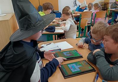 Kamarad Aneb Mali Velci Spolu 002