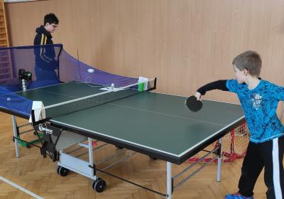 Stolní tenis s robotem